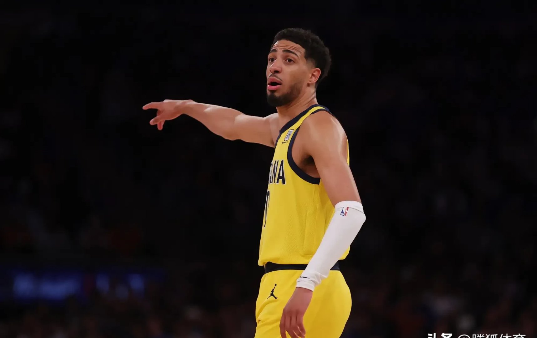 开云体育-出色发挥引发热议！，塔图姆在RNG比赛中重要助攻上演精彩一战(与您相约特别节目)