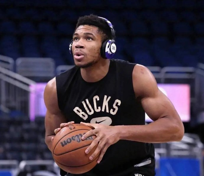 开云-Karsa新星高光表现表现惊艳，雄鹿未来可期！的简单介绍